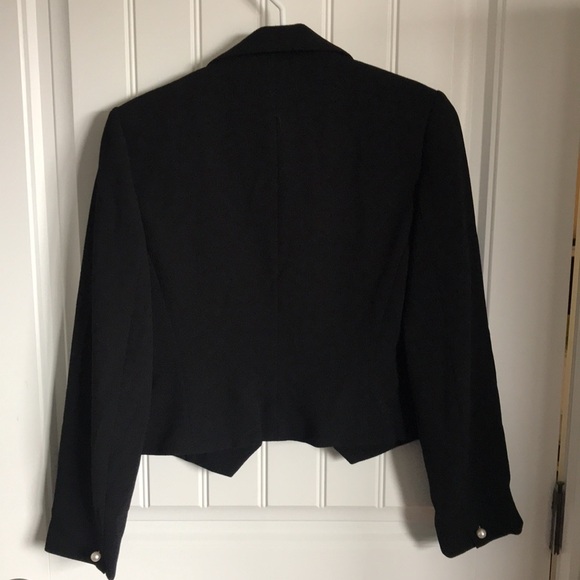 Linda Lundstrom cropped blazer with pearl accents - Picture 7 of 8